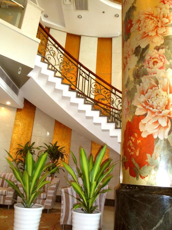 Overseas Chinese International Hotel Qingdao Dış mekan fotoğraf