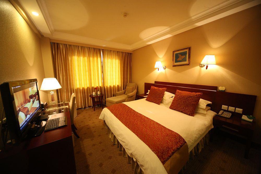 Overseas Chinese International Hotel Qingdao Dış mekan fotoğraf