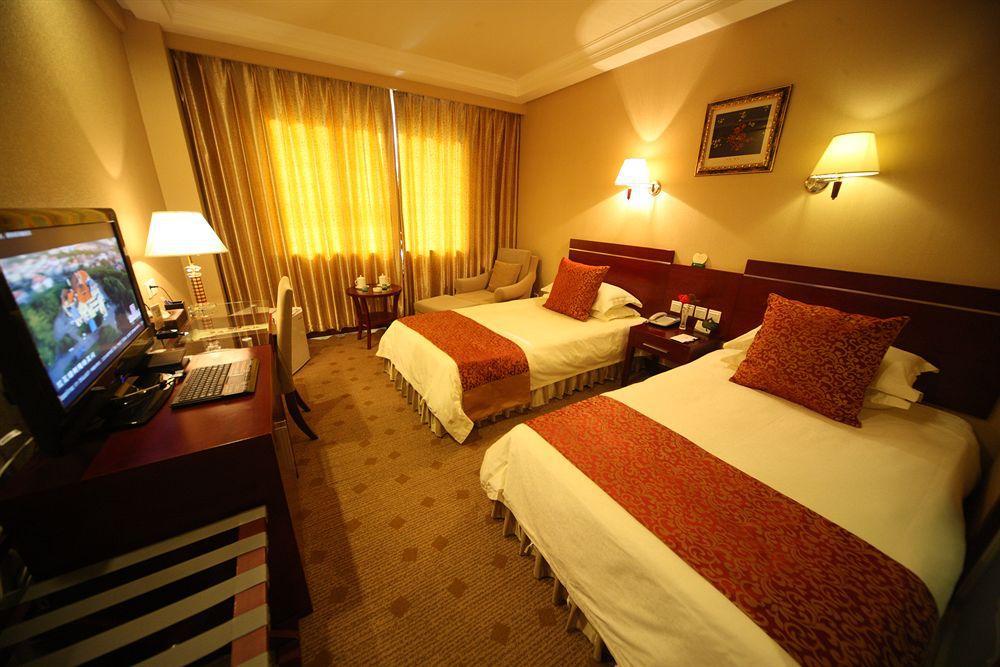 Overseas Chinese International Hotel Qingdao Dış mekan fotoğraf
