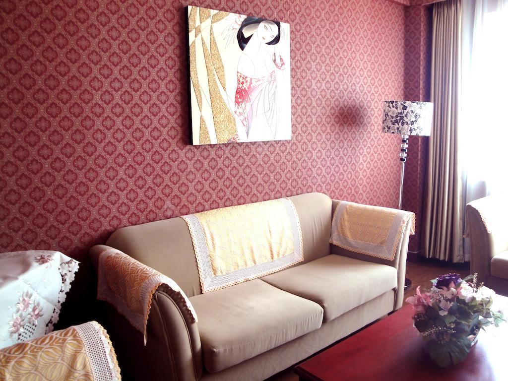 Overseas Chinese International Hotel Qingdao Dış mekan fotoğraf