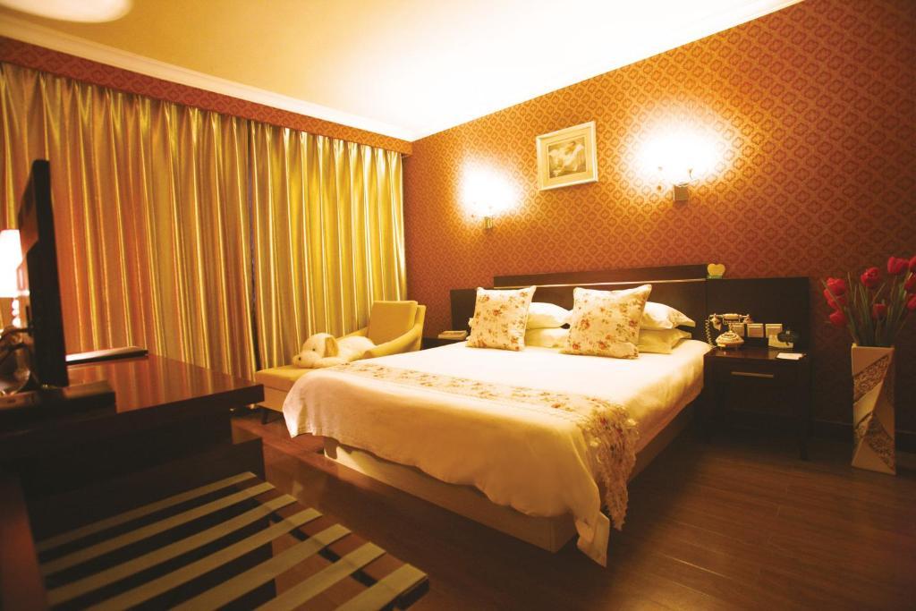 Overseas Chinese International Hotel Qingdao Dış mekan fotoğraf