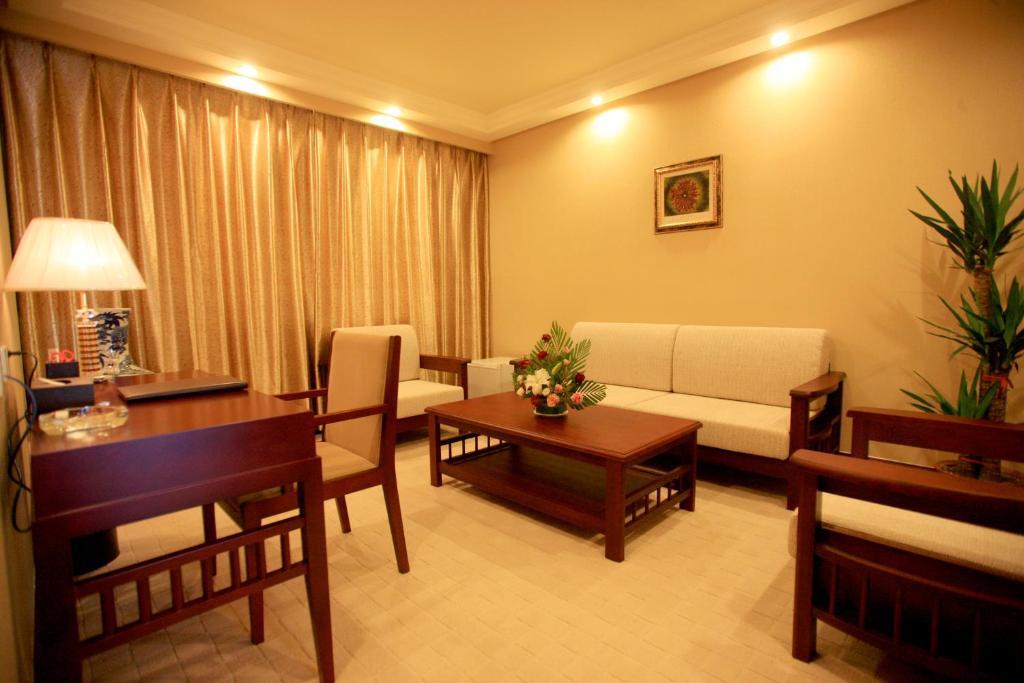Overseas Chinese International Hotel Qingdao Dış mekan fotoğraf