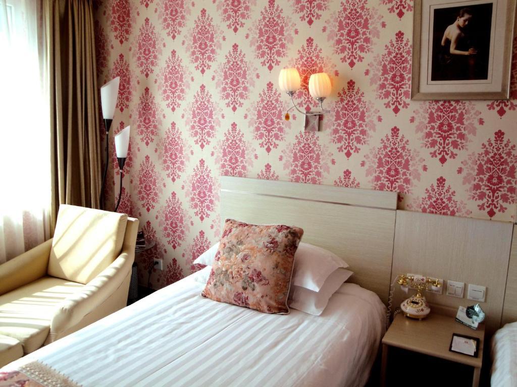 Overseas Chinese International Hotel Qingdao Oda fotoğraf