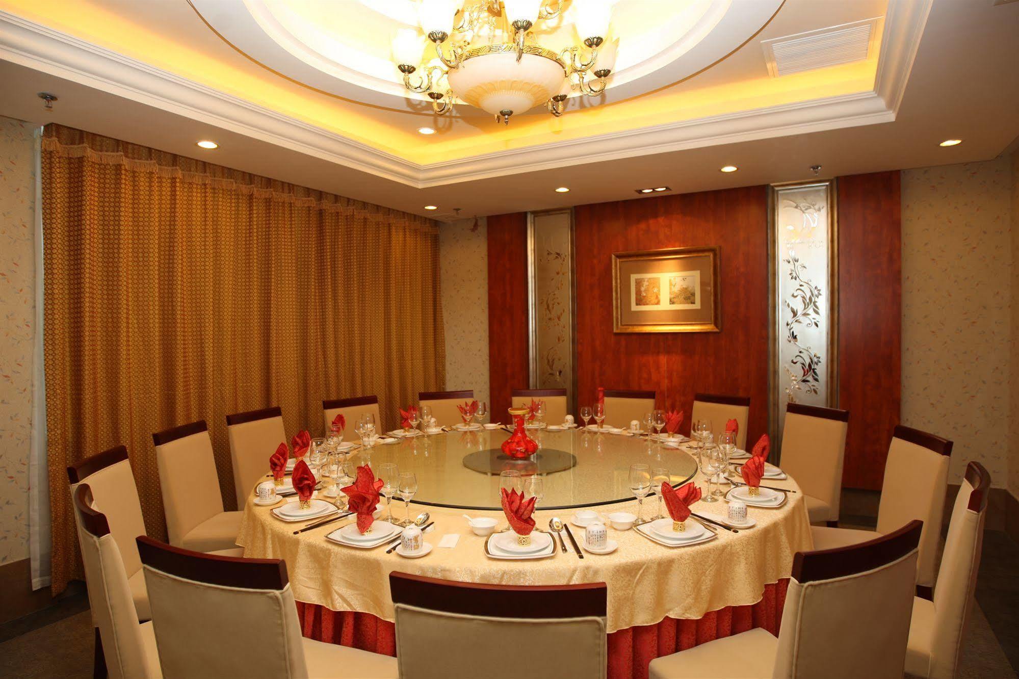 Overseas Chinese International Hotel Qingdao Dış mekan fotoğraf