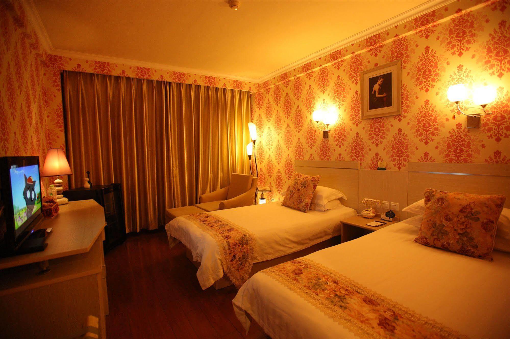 Overseas Chinese International Hotel Qingdao Dış mekan fotoğraf