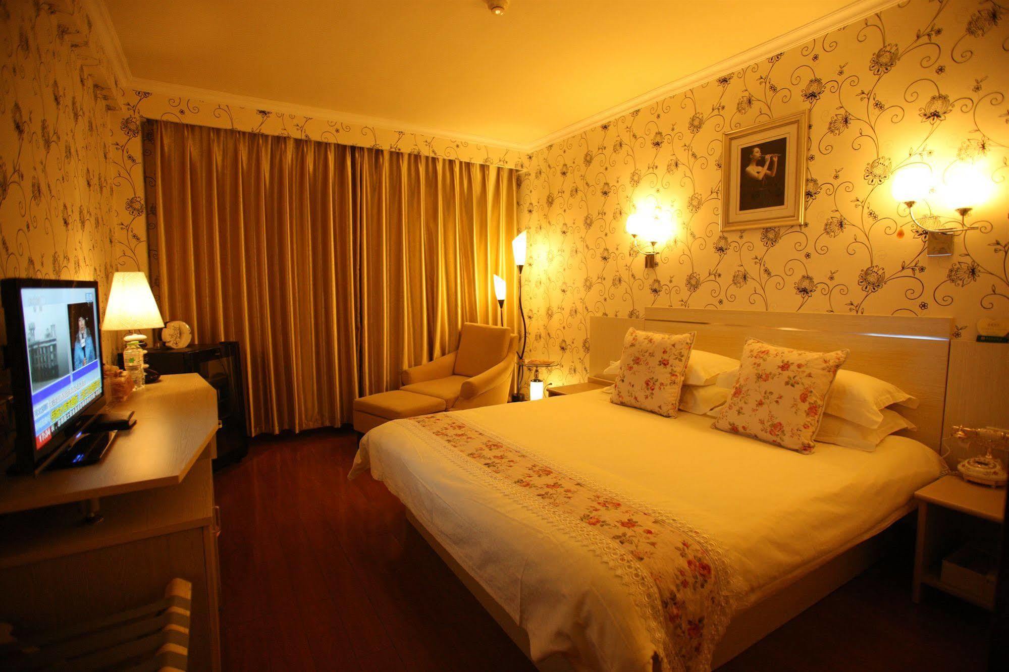 Overseas Chinese International Hotel Qingdao Dış mekan fotoğraf
