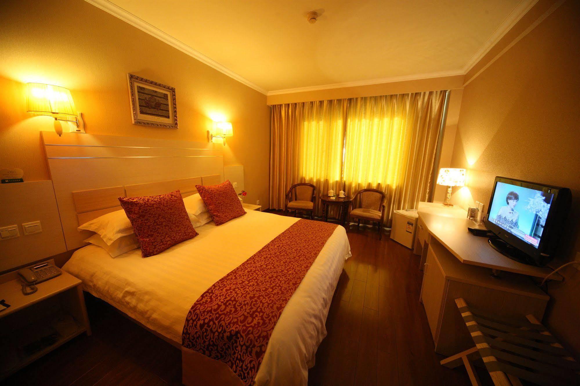 Overseas Chinese International Hotel Qingdao Dış mekan fotoğraf