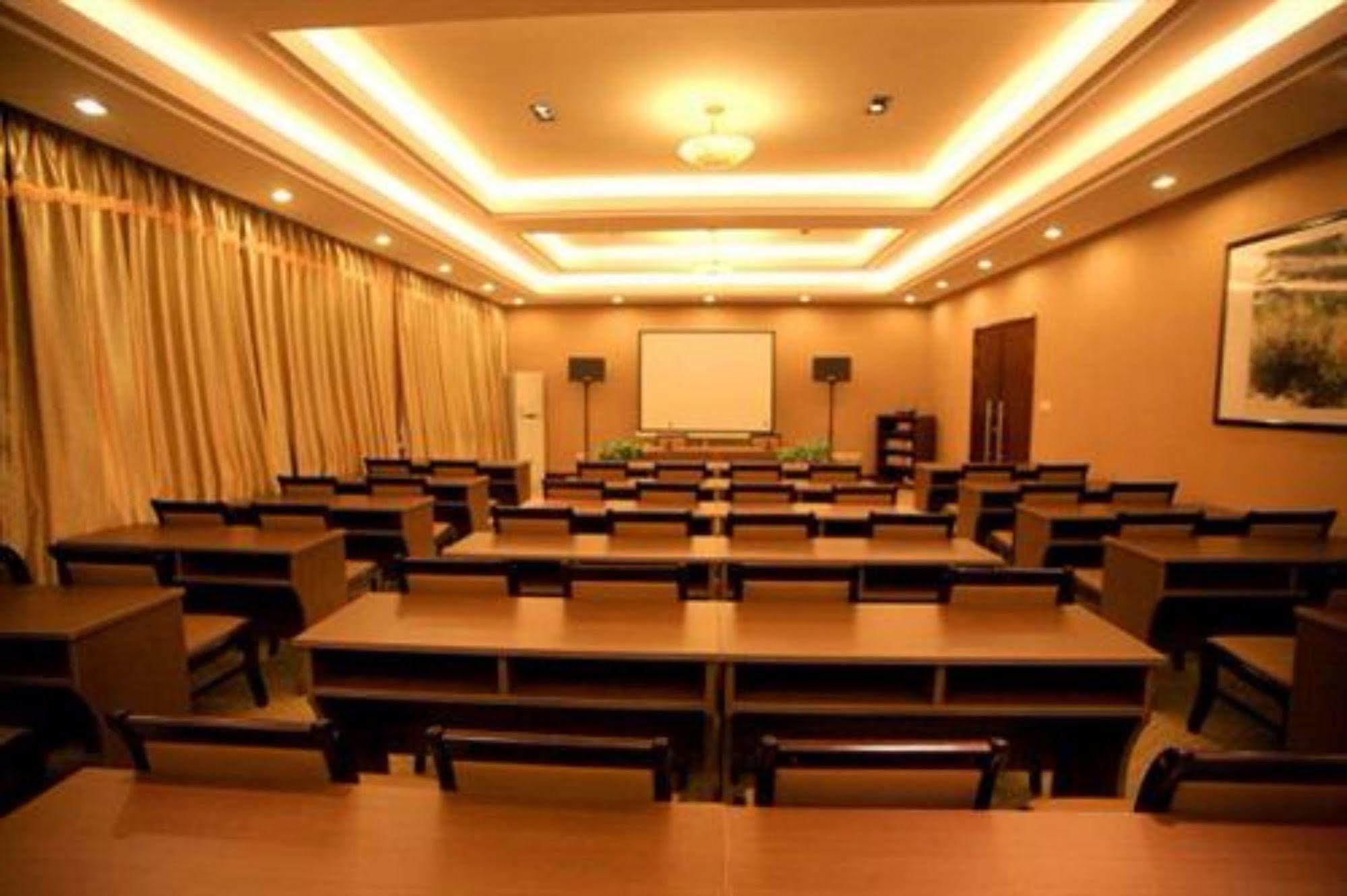 Overseas Chinese International Hotel Qingdao Dış mekan fotoğraf