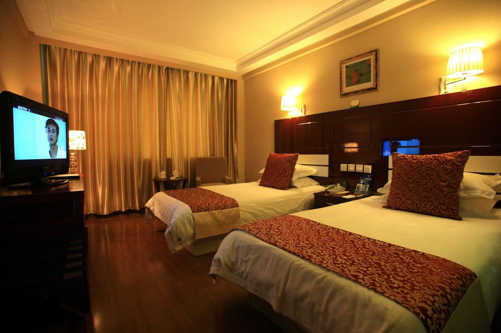 Overseas Chinese International Hotel Qingdao Dış mekan fotoğraf