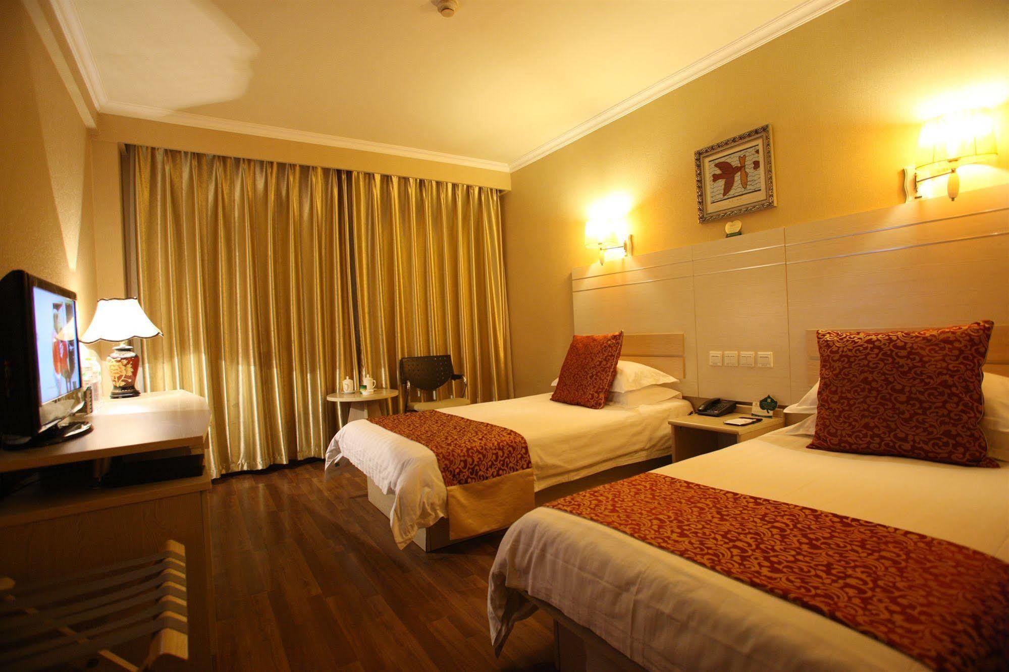 Overseas Chinese International Hotel Qingdao Dış mekan fotoğraf