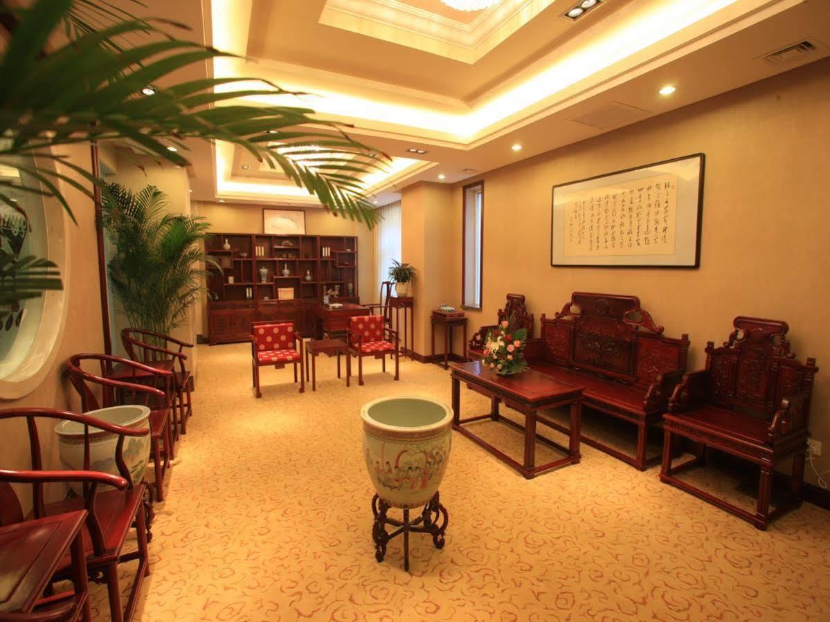 Overseas Chinese International Hotel Qingdao Dış mekan fotoğraf
