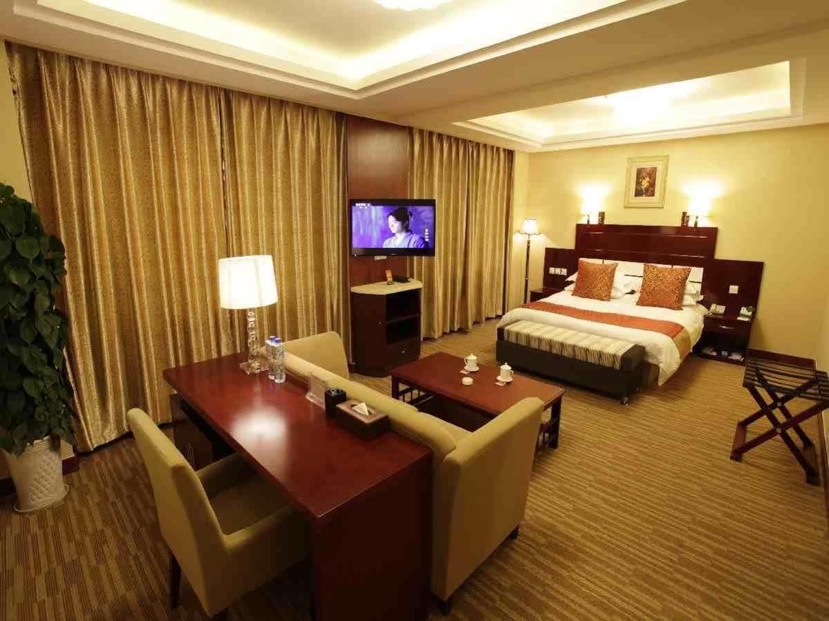 Overseas Chinese International Hotel Qingdao Dış mekan fotoğraf